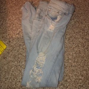 Light washed ripped skinny jeans